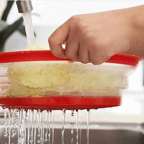 Couvercle Anti Éclaboussures Microsafe utilisé comme passoire pour rincer des fruits